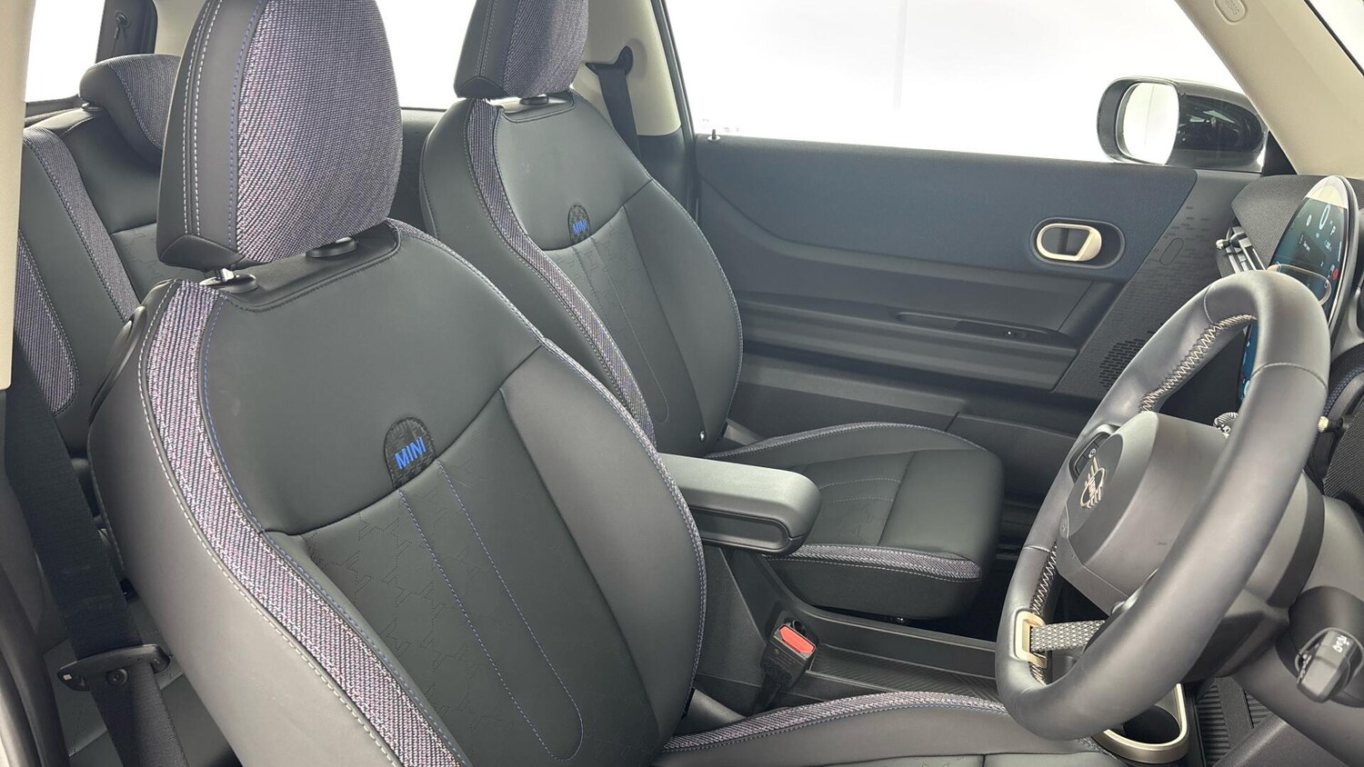 Used MINI Hatch 2025 for sale - 77330400: Photo 11