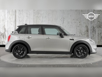 Used MINI Hatch 2023 for sale - 76760069: Photo