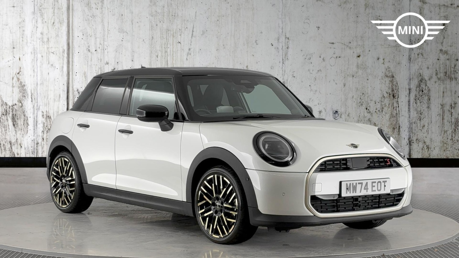 Used MINI Cooper 2024 for sale - 76760093: Photo 1