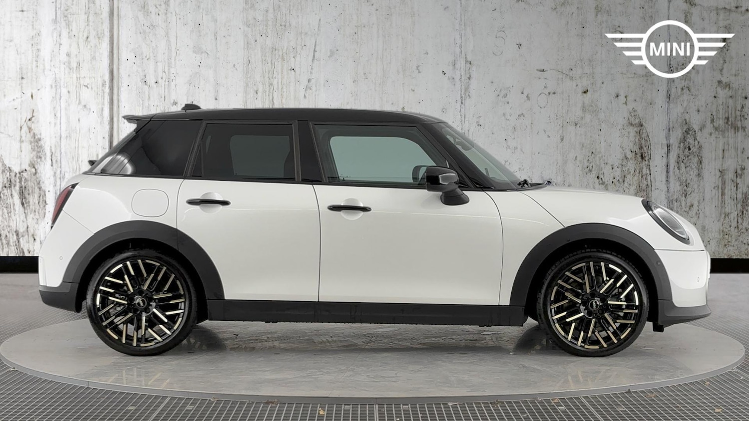 Used MINI Cooper 2024 for sale - 76760093: Photo 3