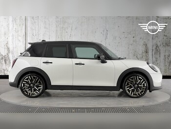 Used MINI Cooper 2024 for sale - 76760093: Photo