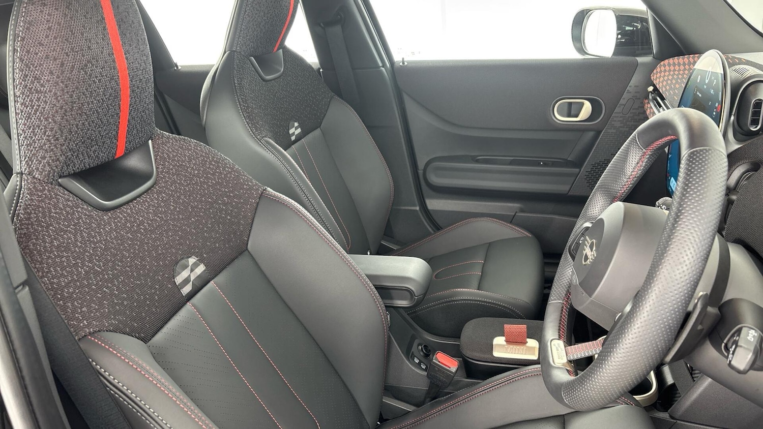 Used MINI Cooper 2025 for sale - 76832931: Photo 11