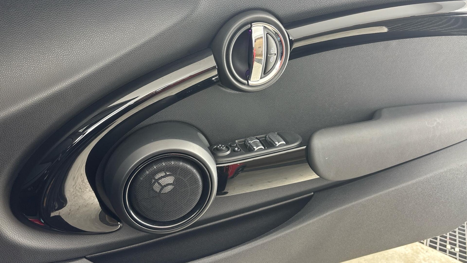 Used MINI Convertible 2018 for sale - 78034124: Photo 20