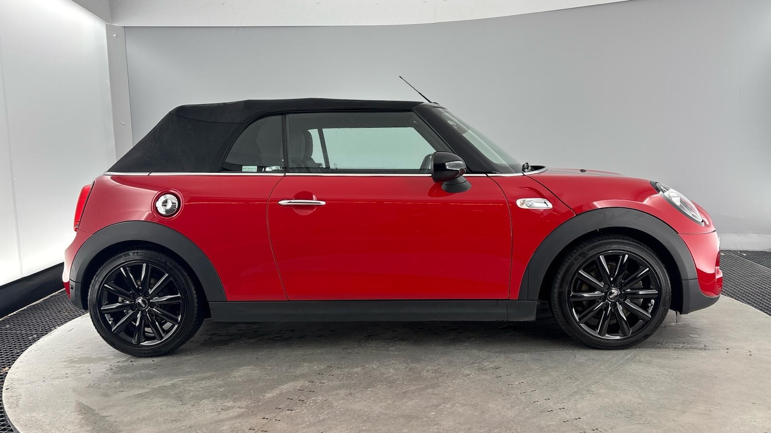 Used MINI Convertible 2018 for sale - 78034124: Photo 41