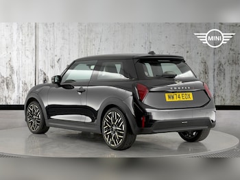 Used MINI Cooper 2024 for sale - 76760098: Photo