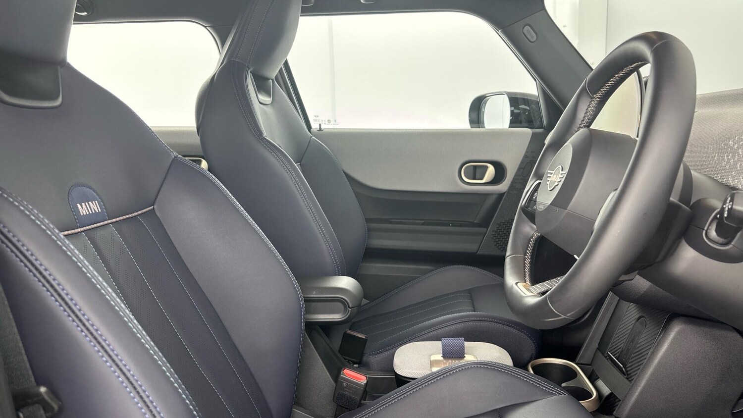 Used MINI Cooper 2025 for sale - 76760049: Photo 11