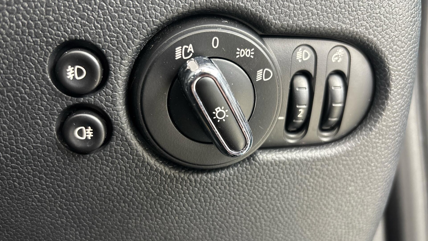 Used MINI Convertible 2017 for sale - 77564938: Photo 37