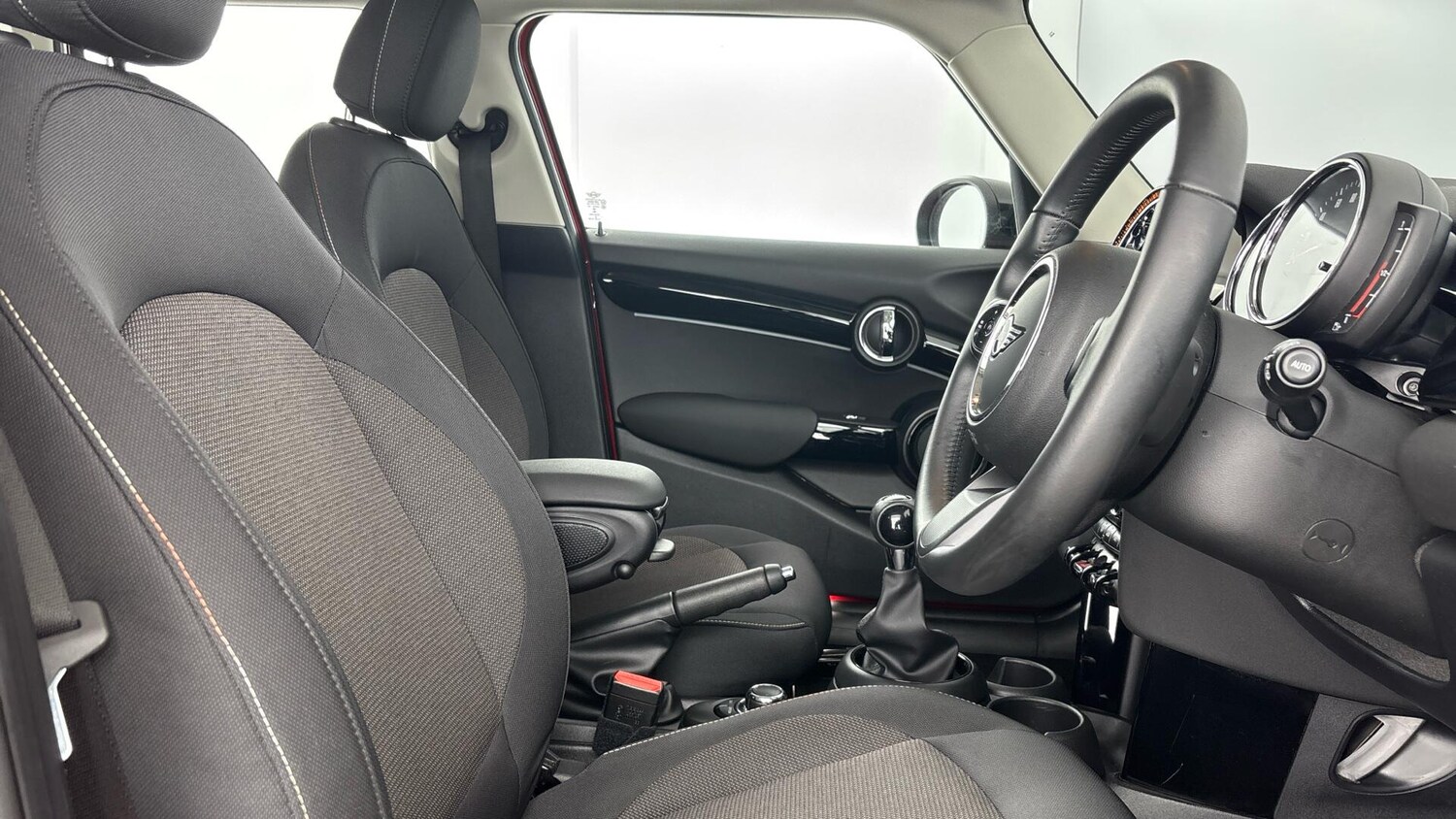 Used MINI Hatch 2022 for sale - 77564600: Photo 11