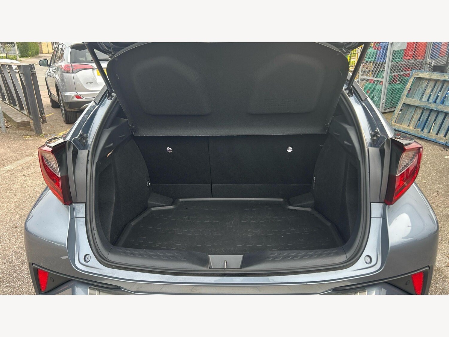 Used Toyota C-HR 2023 for sale - 78019771: Photo 16