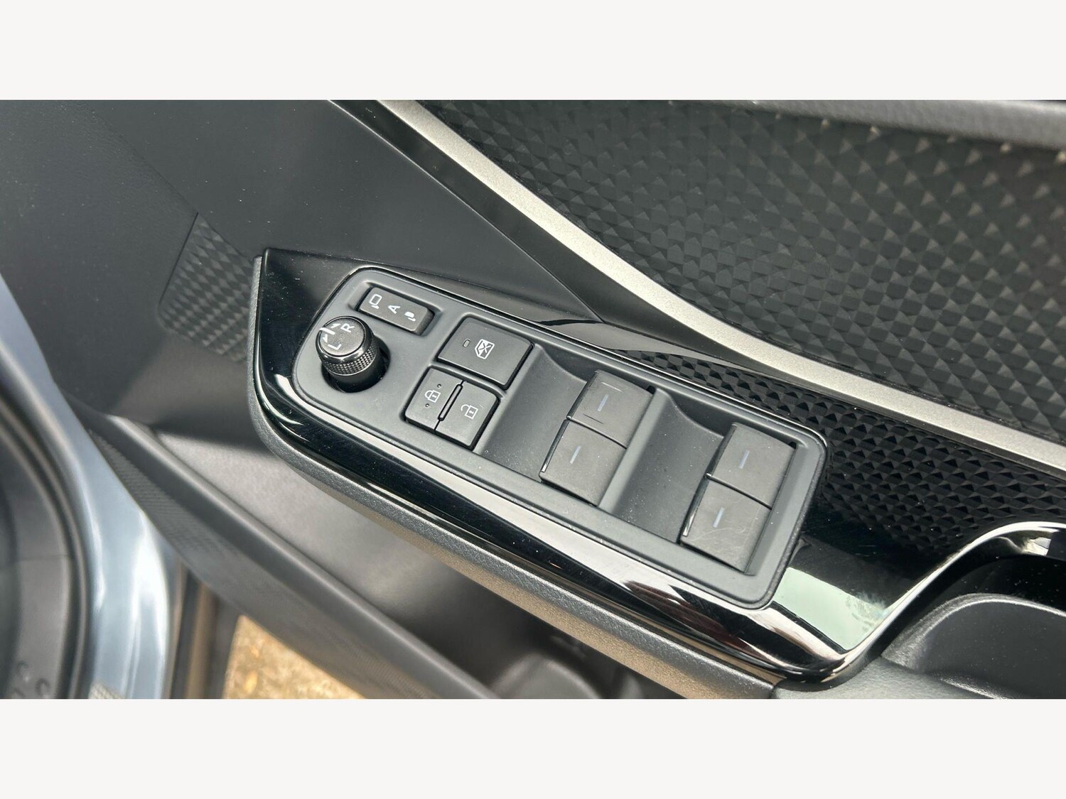 Used Toyota C-HR 2023 for sale - 78019771: Photo 28