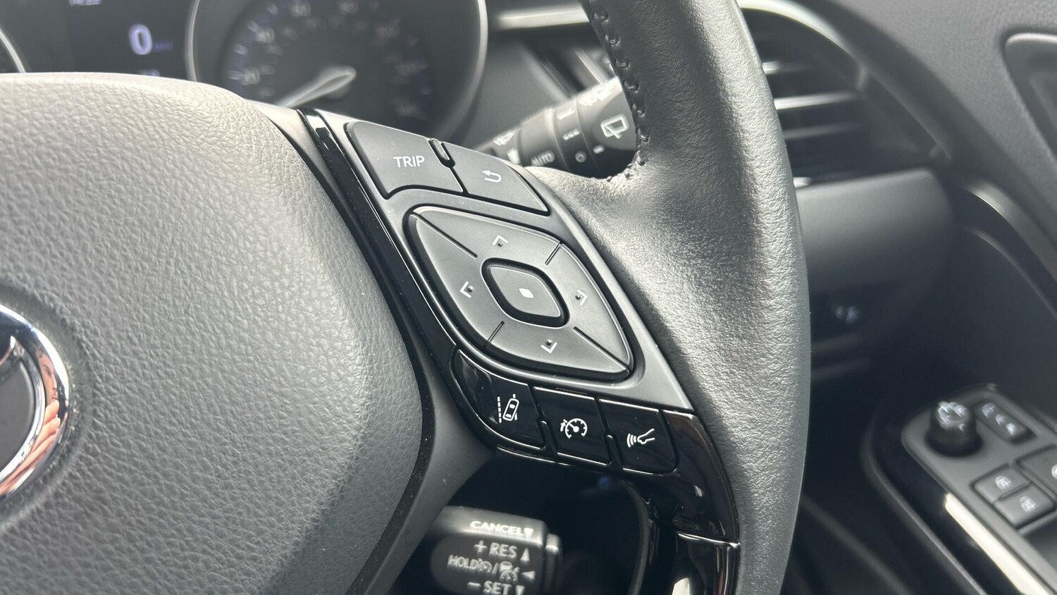 Used Toyota C-HR 2023 for sale - 78019771: Photo 32