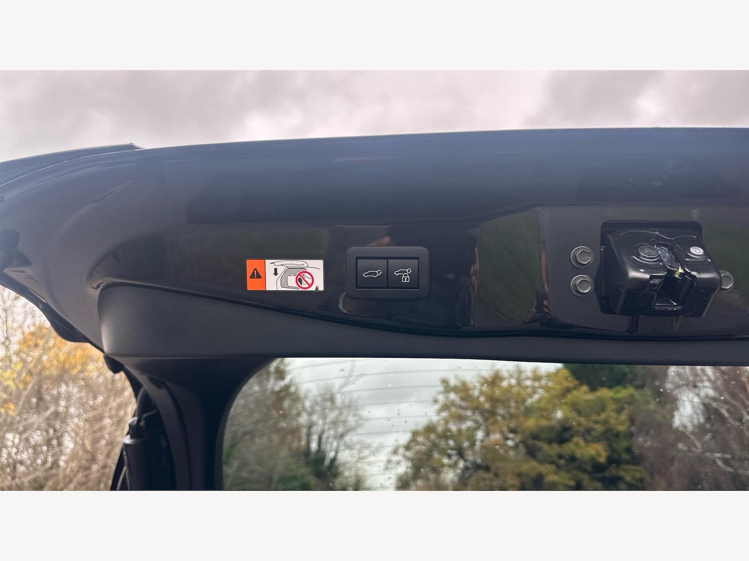 Used Toyota C-HR 2024 for sale - 76607457: Photo 24