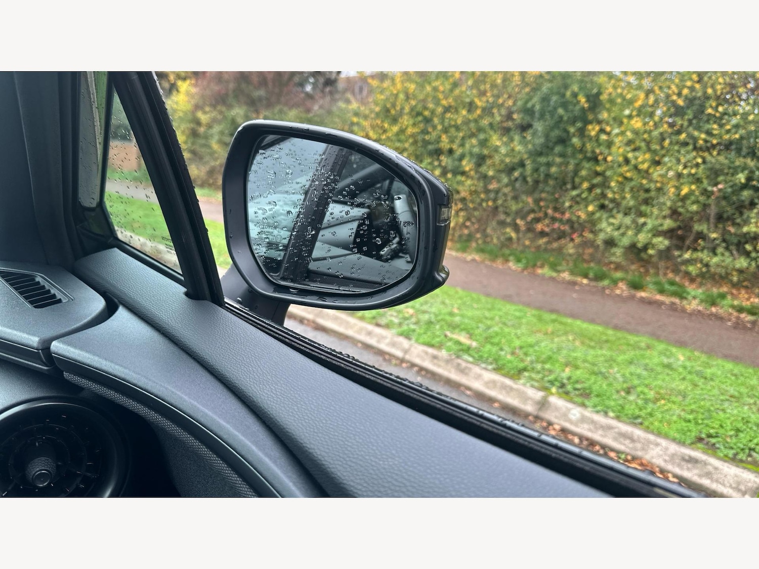 Used Toyota C-HR 2024 for sale - 76607457: Photo 30