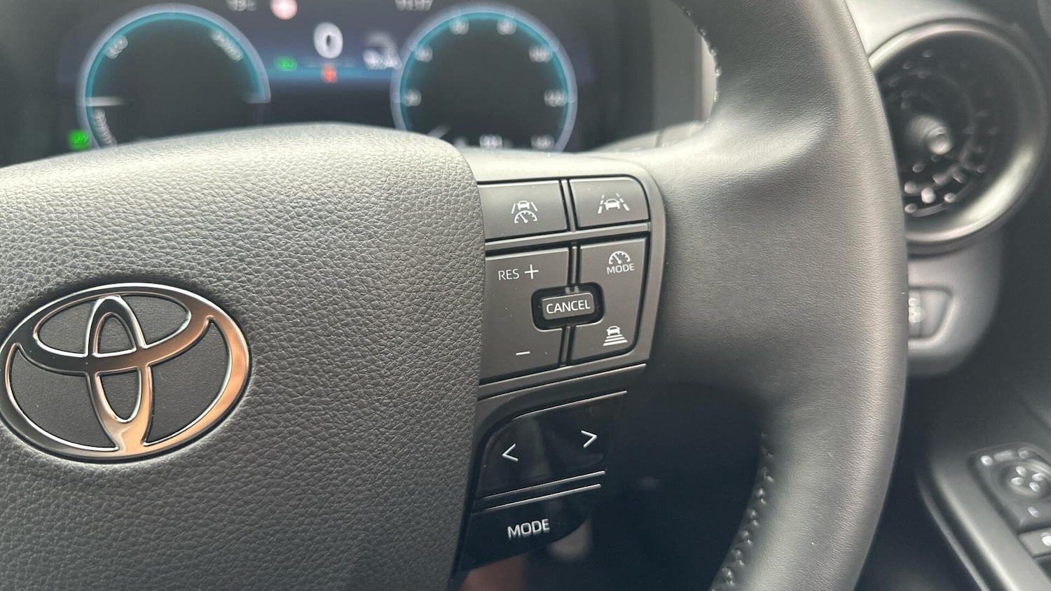 Used Toyota C-HR 2024 for sale - 76607457: Photo 33