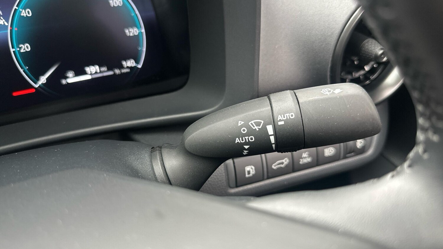 Used Toyota C-HR 2024 for sale - 76607457: Photo 34