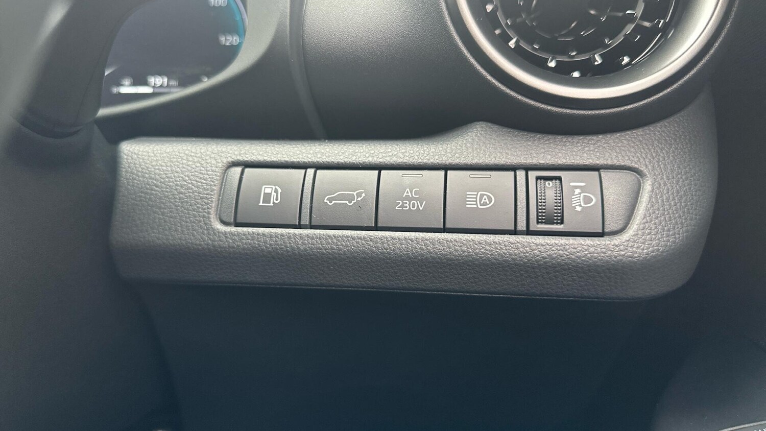 Used Toyota C-HR 2024 for sale - 76607457: Photo 37