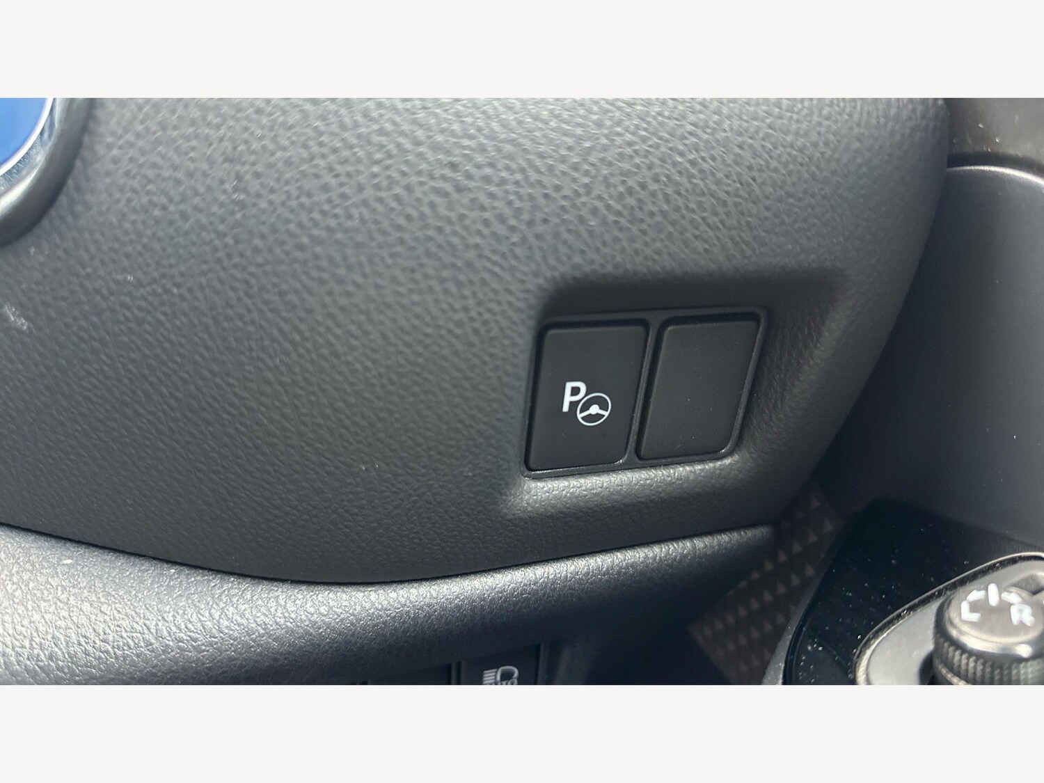 Used Toyota C-HR for sale - 77939546: Photo 28