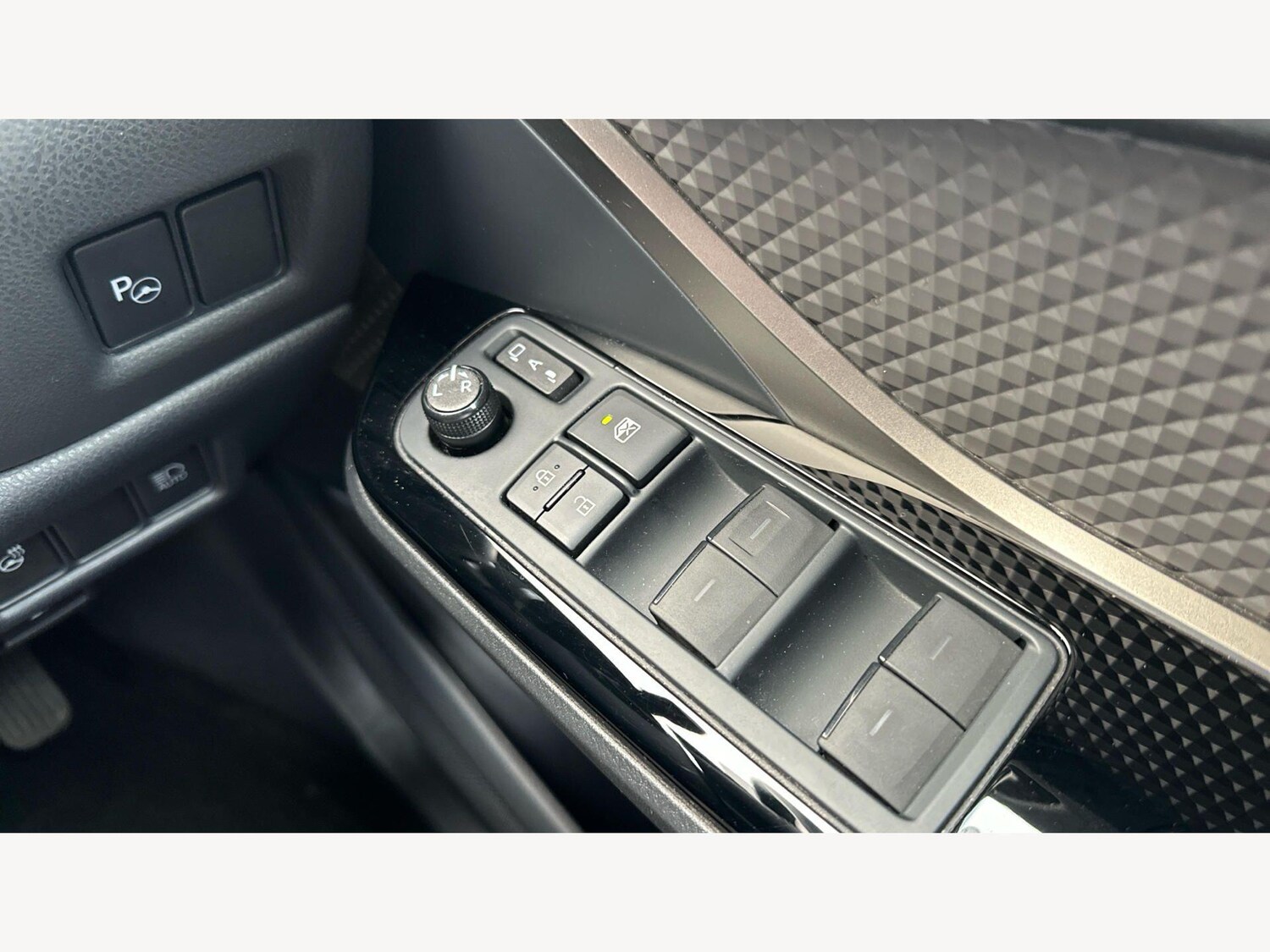 Used Toyota C-HR for sale - 77939546: Photo 30