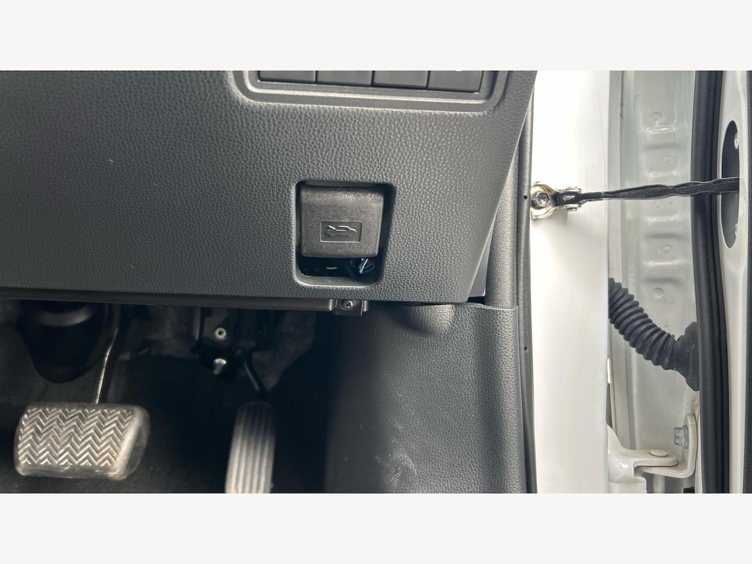 Used Toyota Yaris Cross 2023 for sale - 76855739: Photo 31