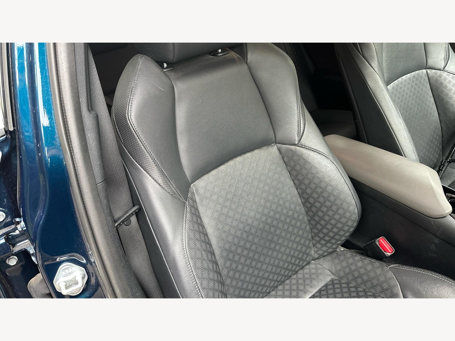 Used Toyota C-HR 2023 for sale - 76094400: Photo 25