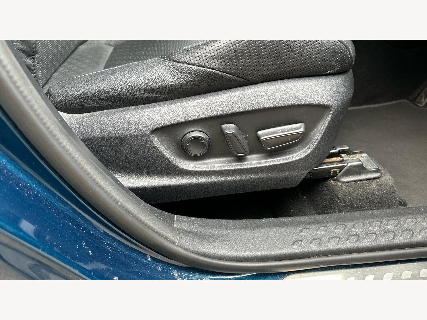 Used Toyota C-HR 2023 for sale - 76094400: Photo 30