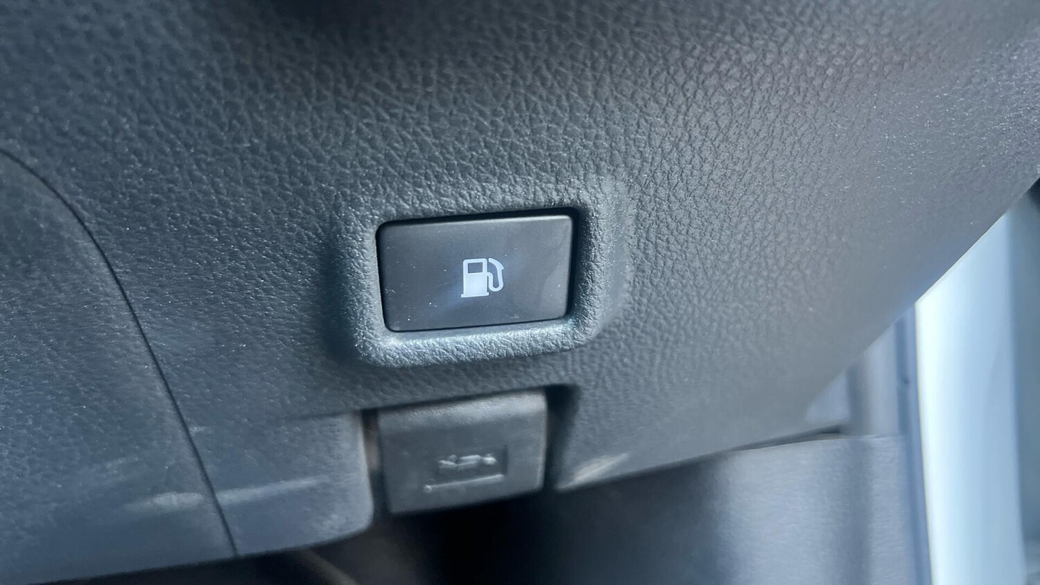 Used Toyota C-HR for sale - 77978249: Photo 37