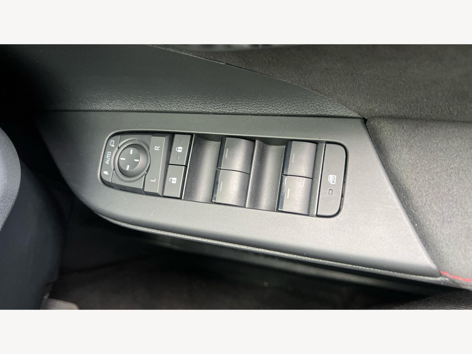 Used Toyota C-HR 2024 for sale - 76671483: Photo 32