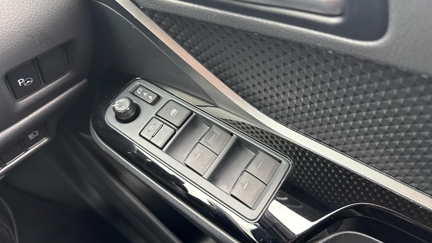 Used Toyota C-HR for sale - 77625021: Photo 32