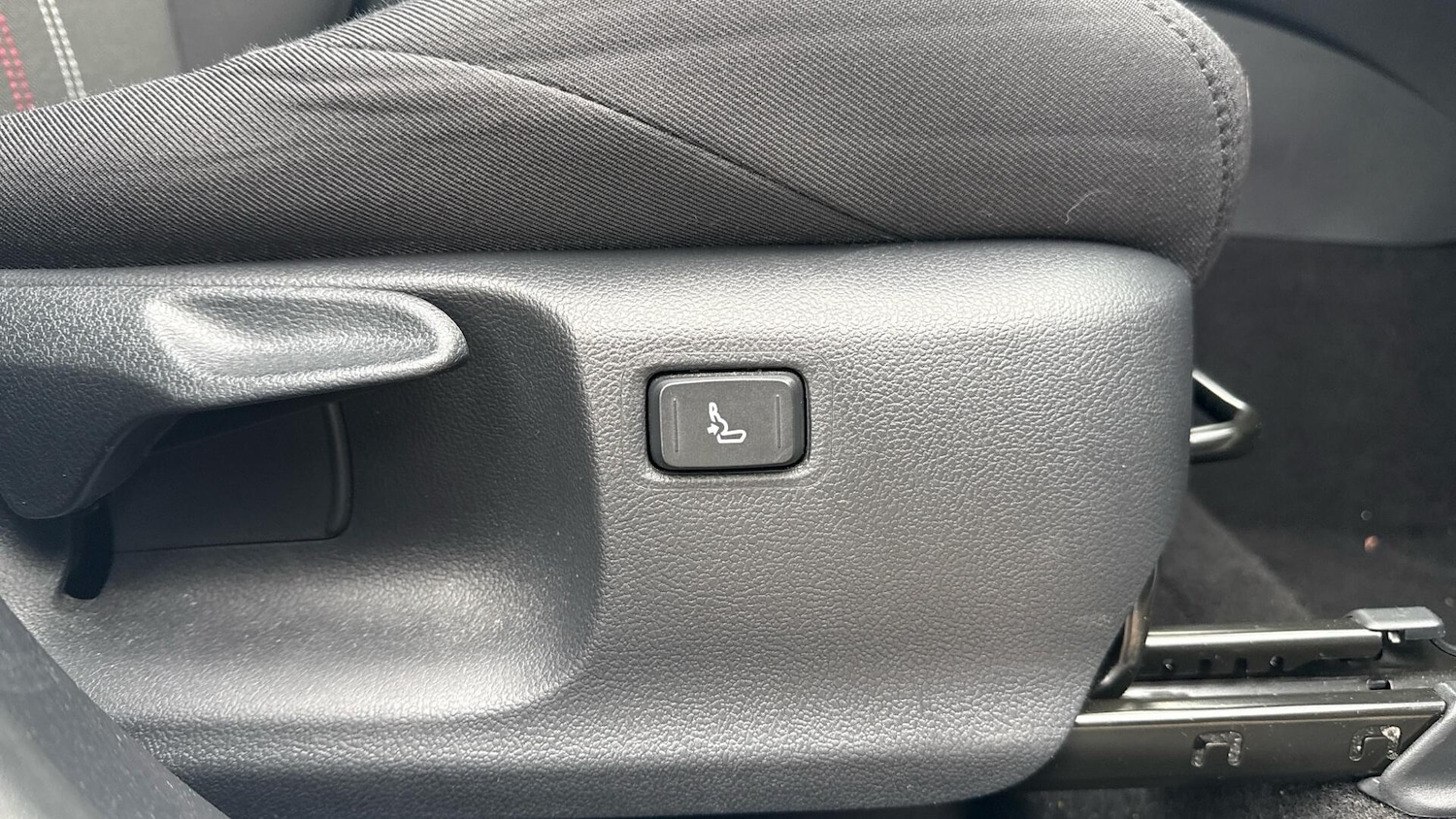 Used Toyota C-HR for sale - 77625021: Photo 36