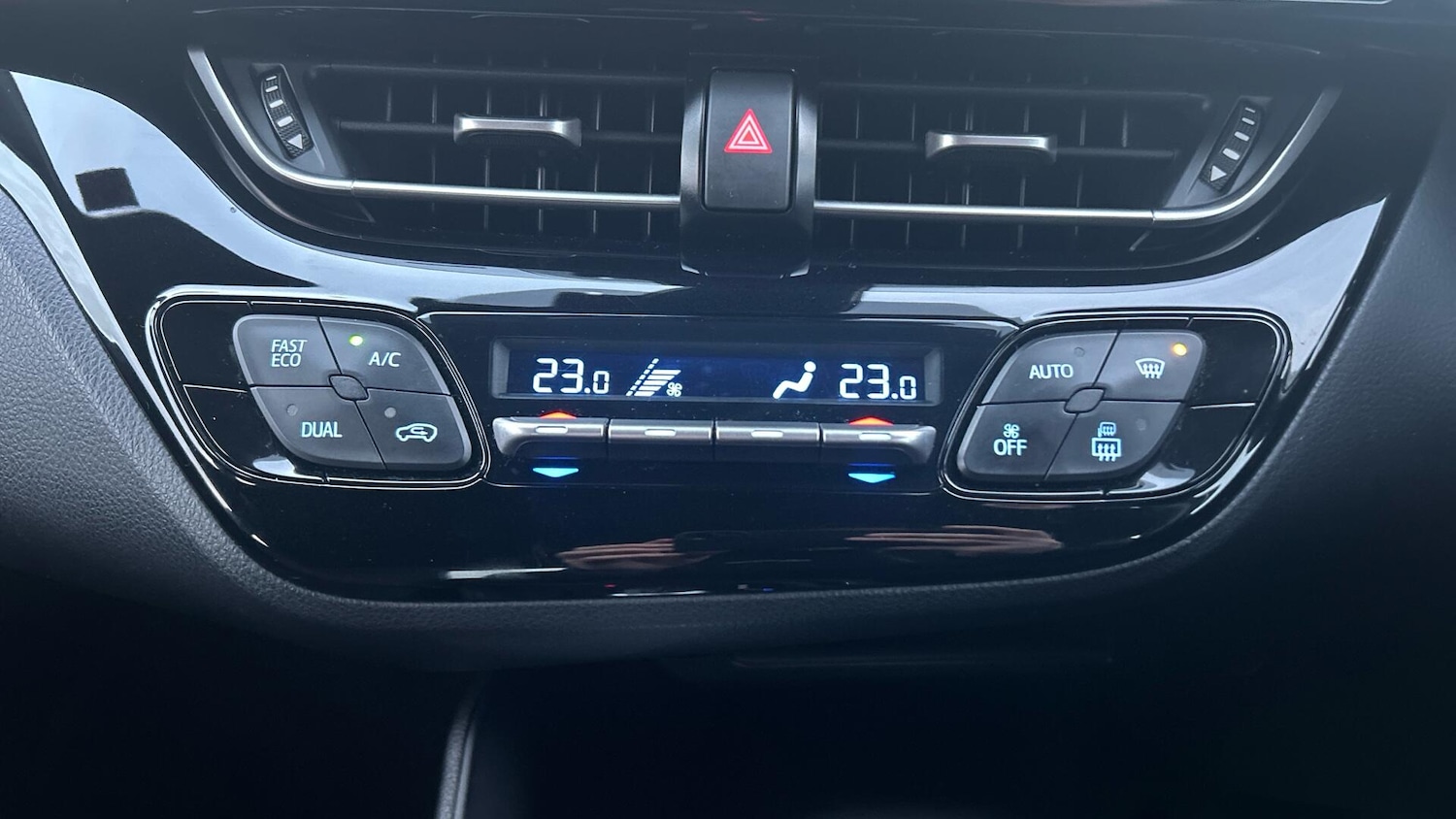 Used Toyota C-HR 2018 for sale - 76667125: Photo 35