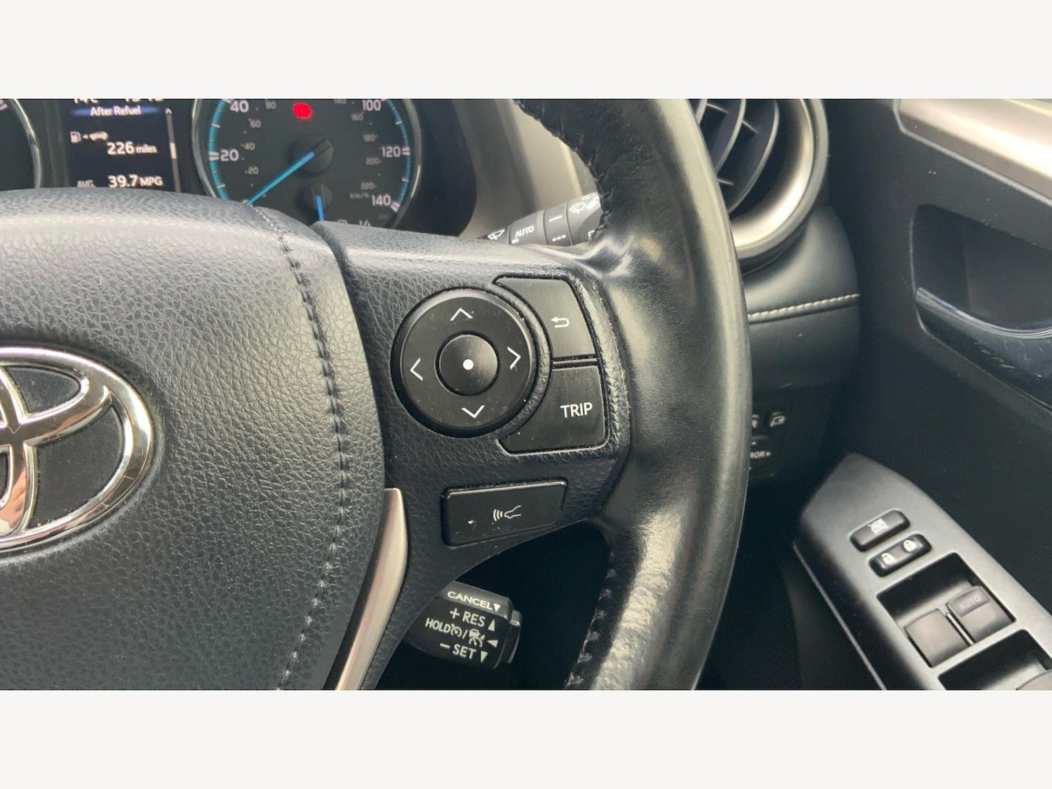 Used Toyota RAV4 2018 for sale - 77794120: Photo 31