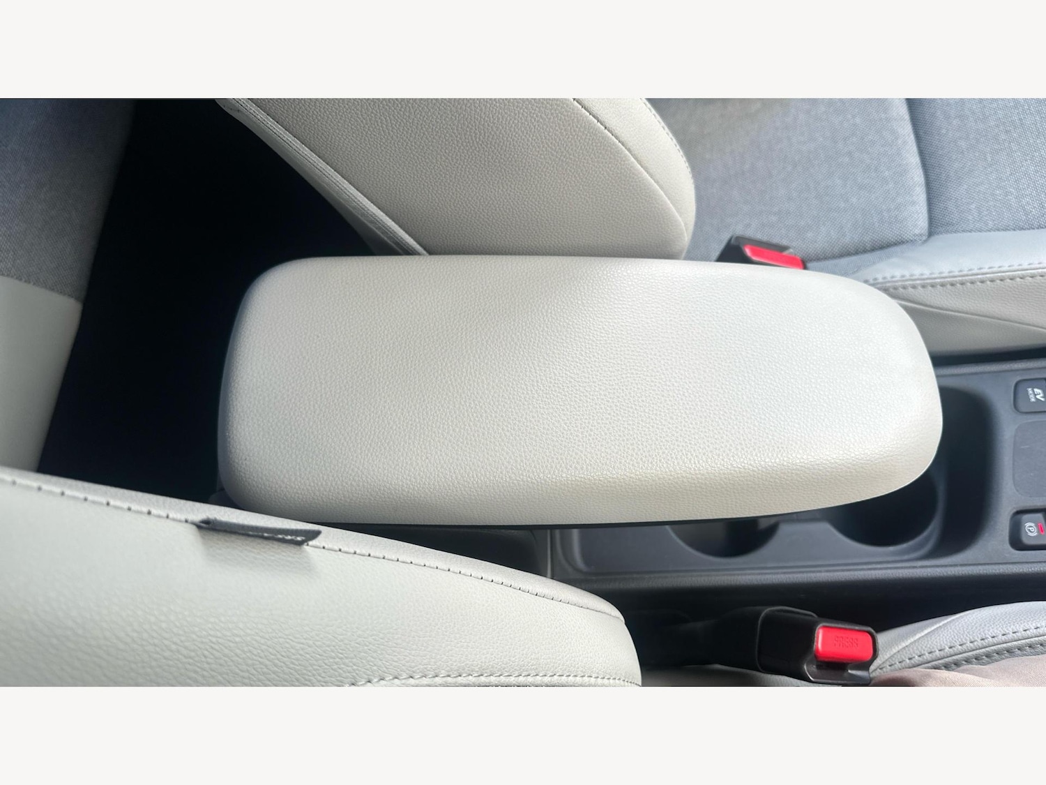 Used Toyota Yaris 2024 for sale - 76440796: Photo 24