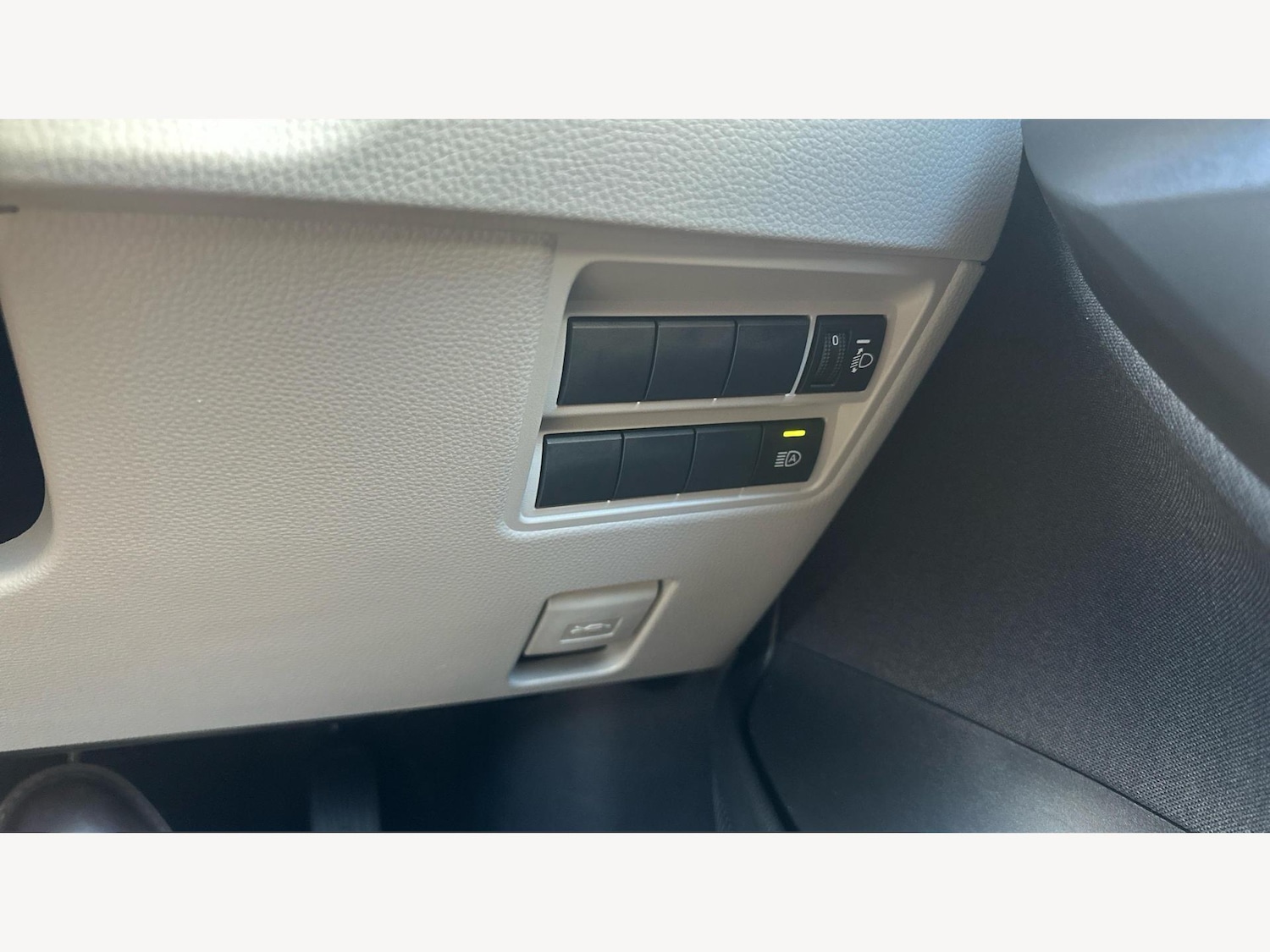 Used Toyota Yaris 2024 for sale - 76440796: Photo 28