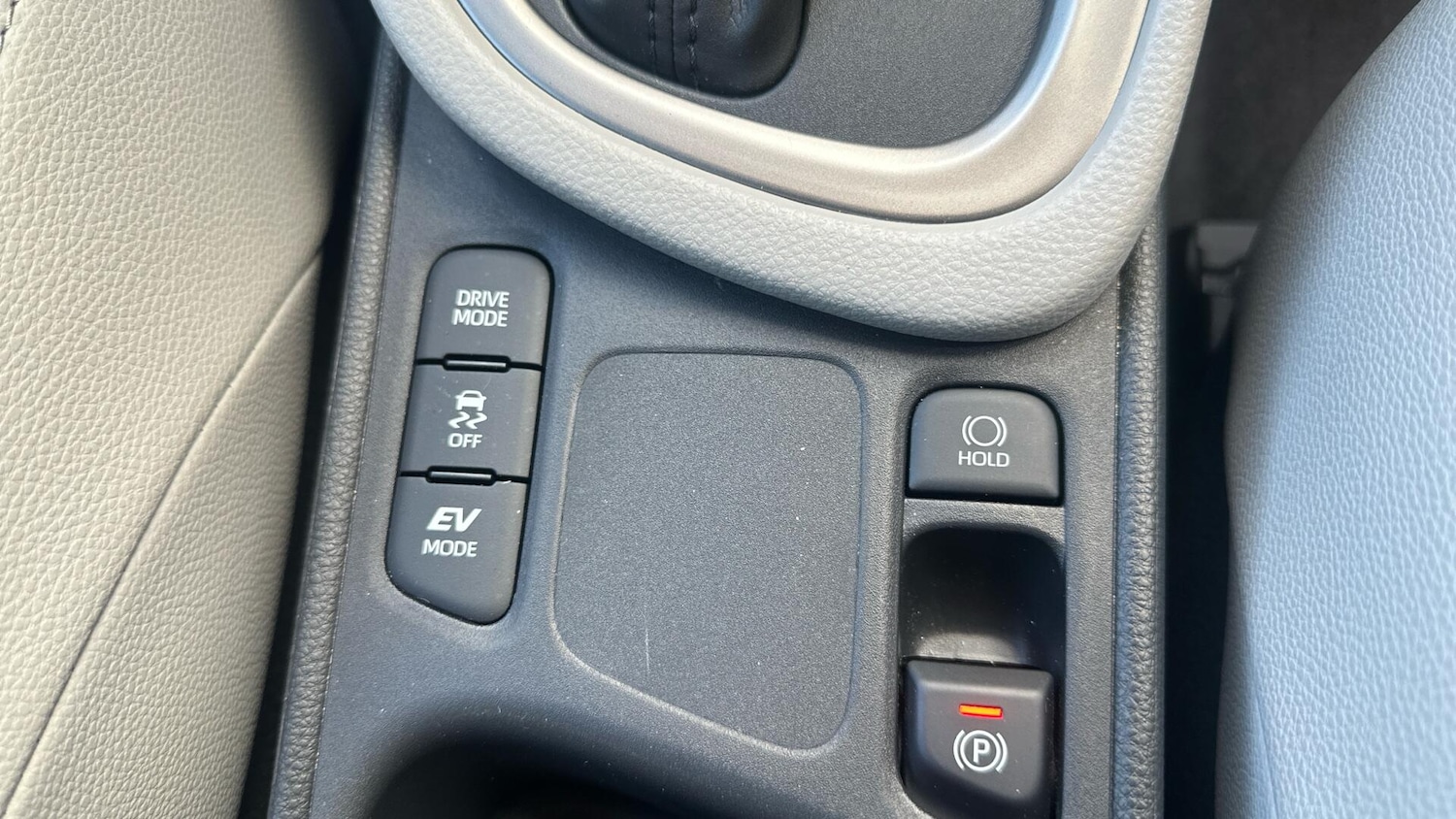 Used Toyota Yaris 2024 for sale - 76440796: Photo 38