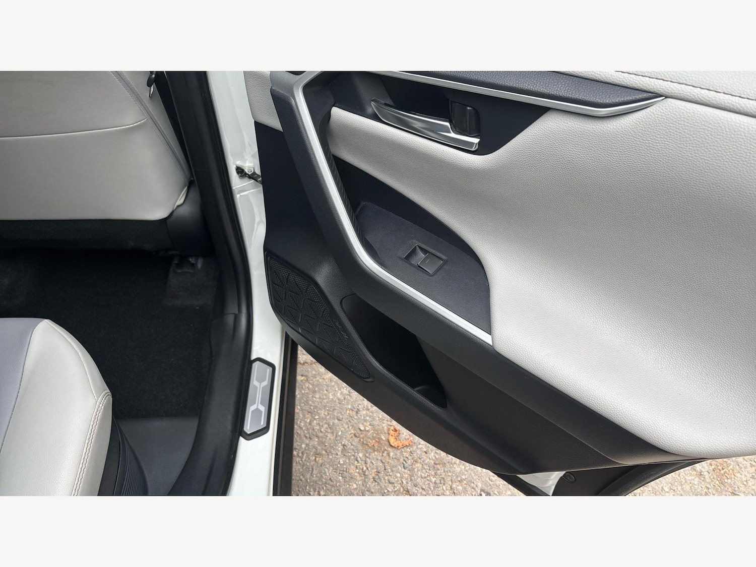 Used Toyota RAV4 2022 for sale - 77015998: Photo 29