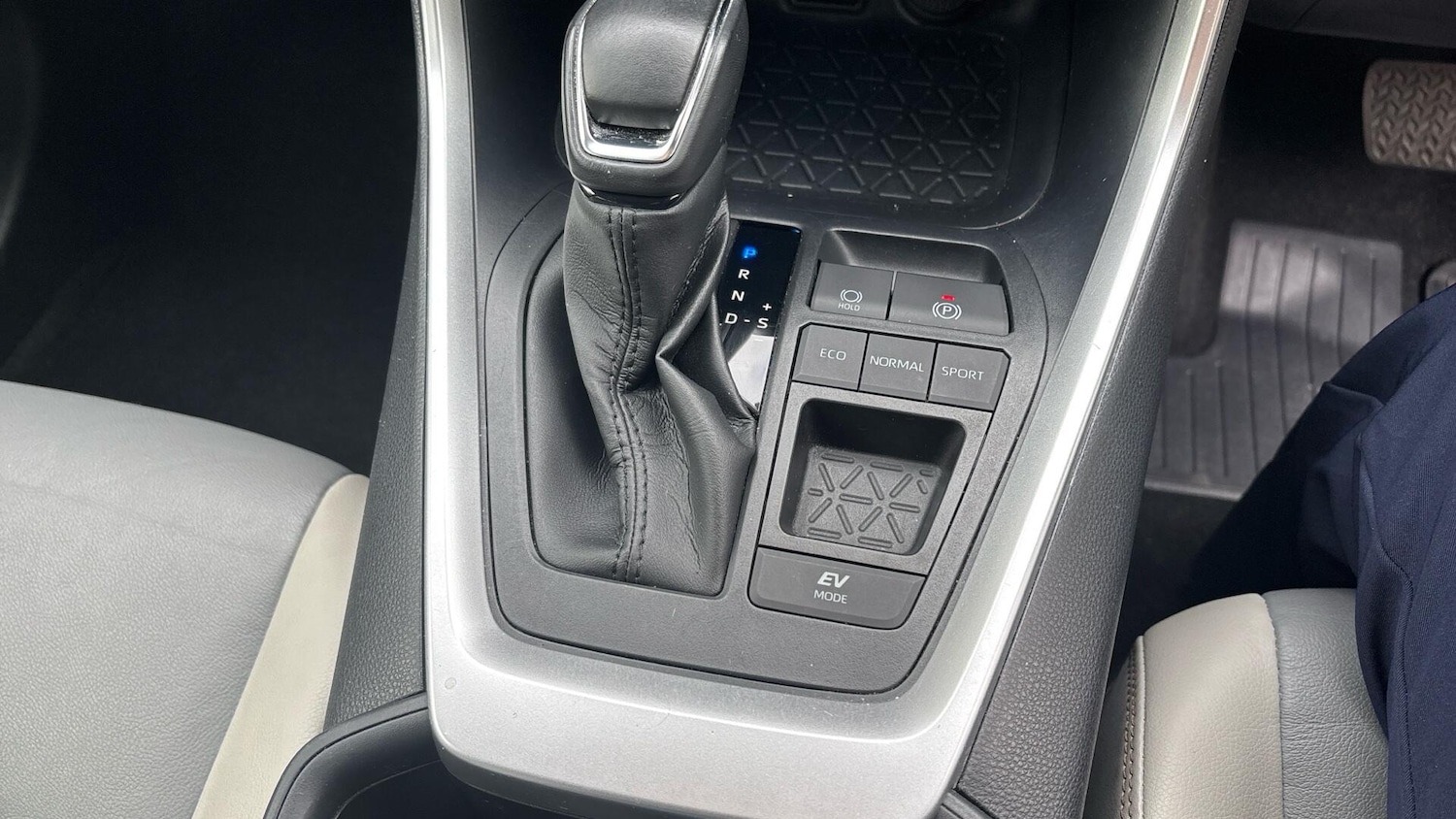 Used Toyota RAV4 2022 for sale - 77015998: Photo 40