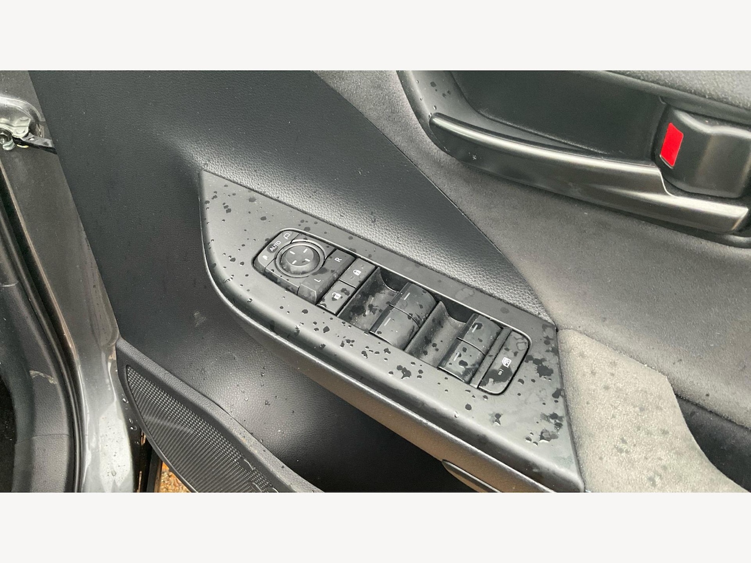 Used Toyota C-HR 2024 for sale - 76136370: Photo 26