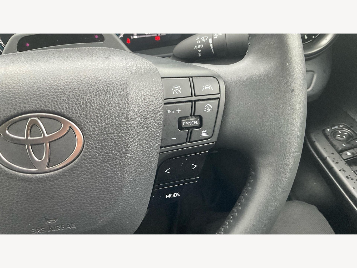 Used Toyota C-HR 2024 for sale - 76136370: Photo 32