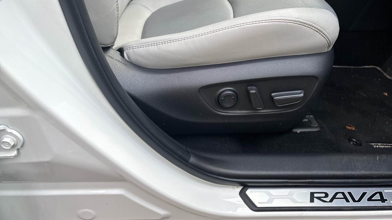Used Toyota RAV4 2021 for sale - 76657924: Photo 37