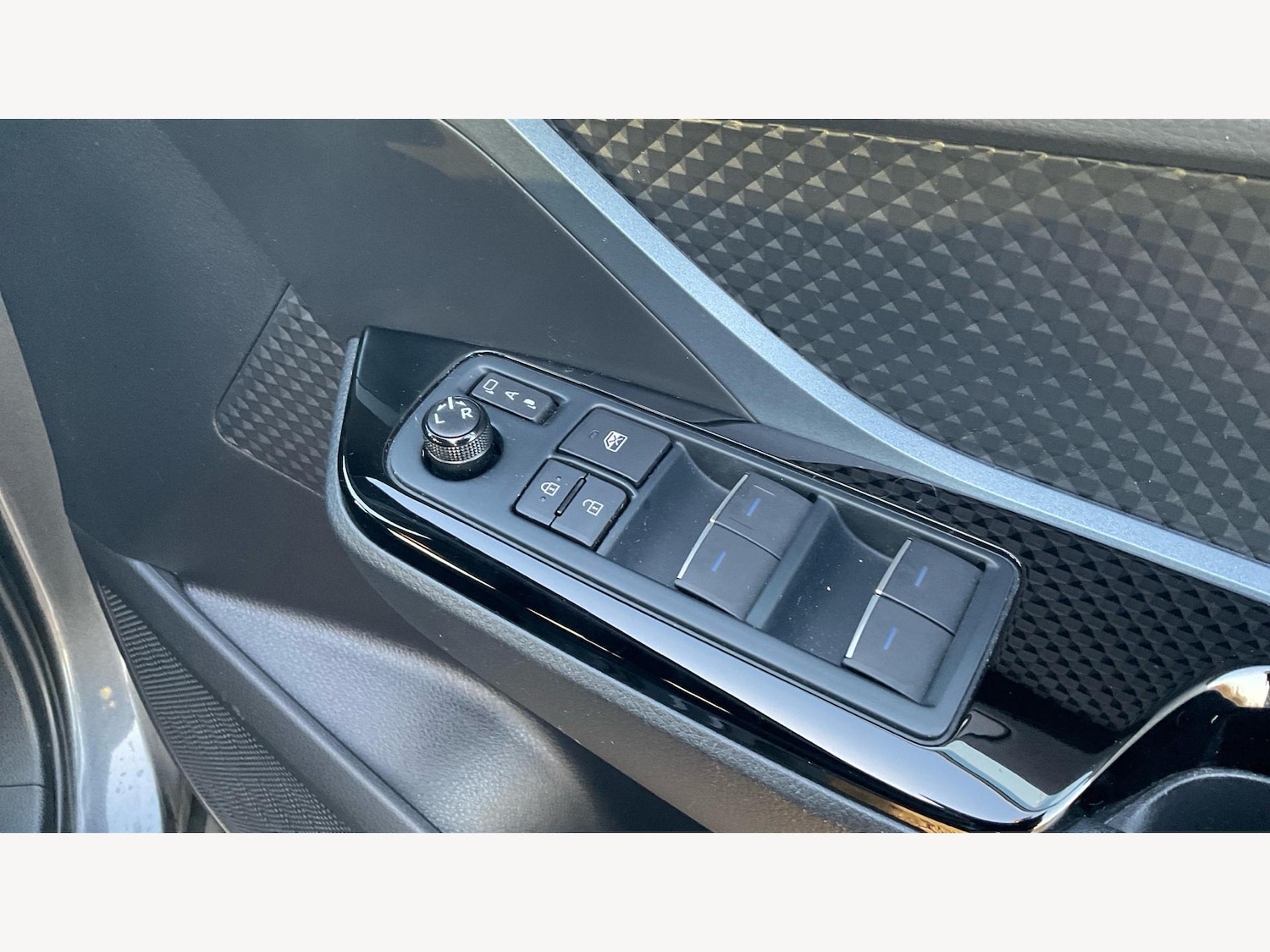 Used Toyota C-HR 2020 for sale - 77395855: Photo 28