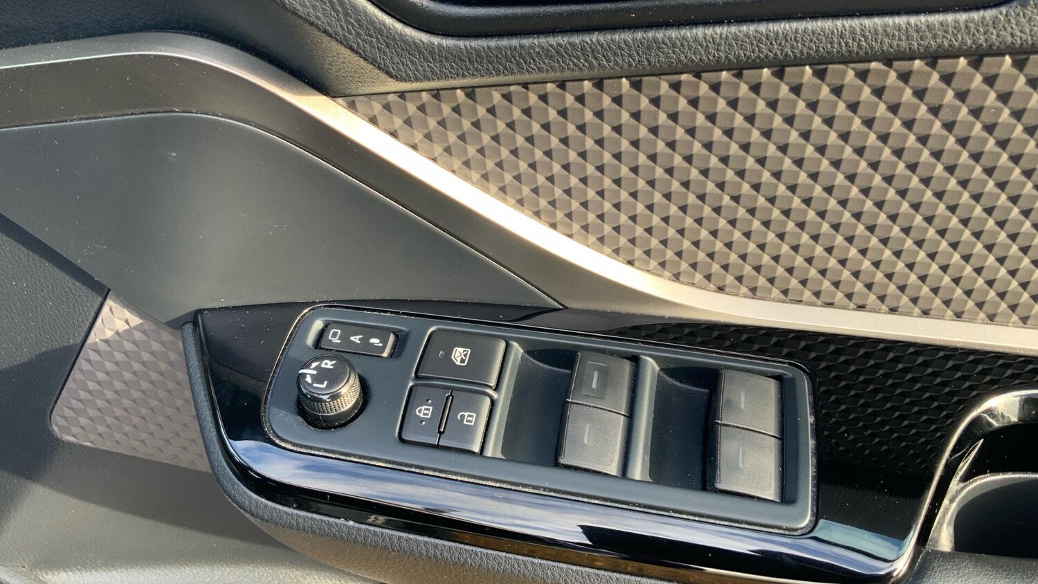 Used Toyota C-HR 2021 for sale - 76377593: Photo 34