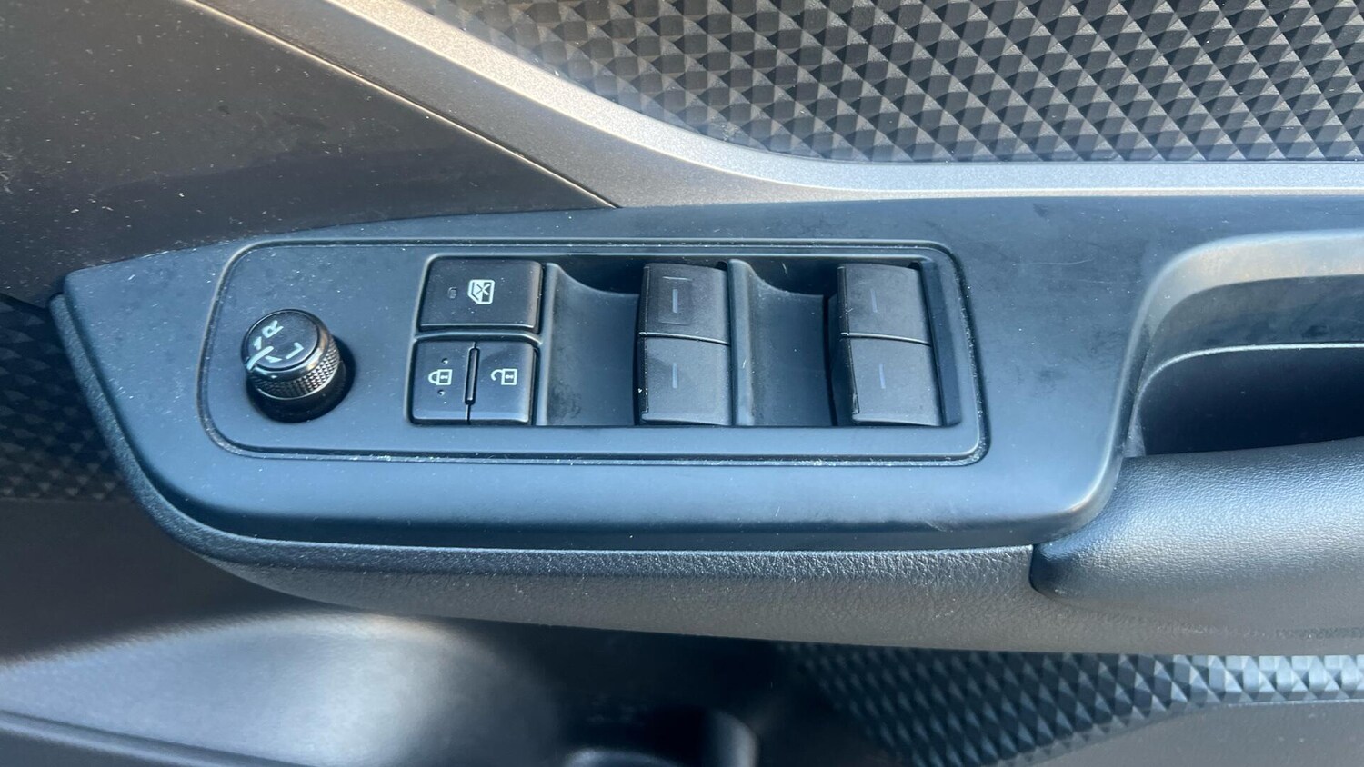 Used Toyota C-HR 2022 for sale - 78020075: Photo 34