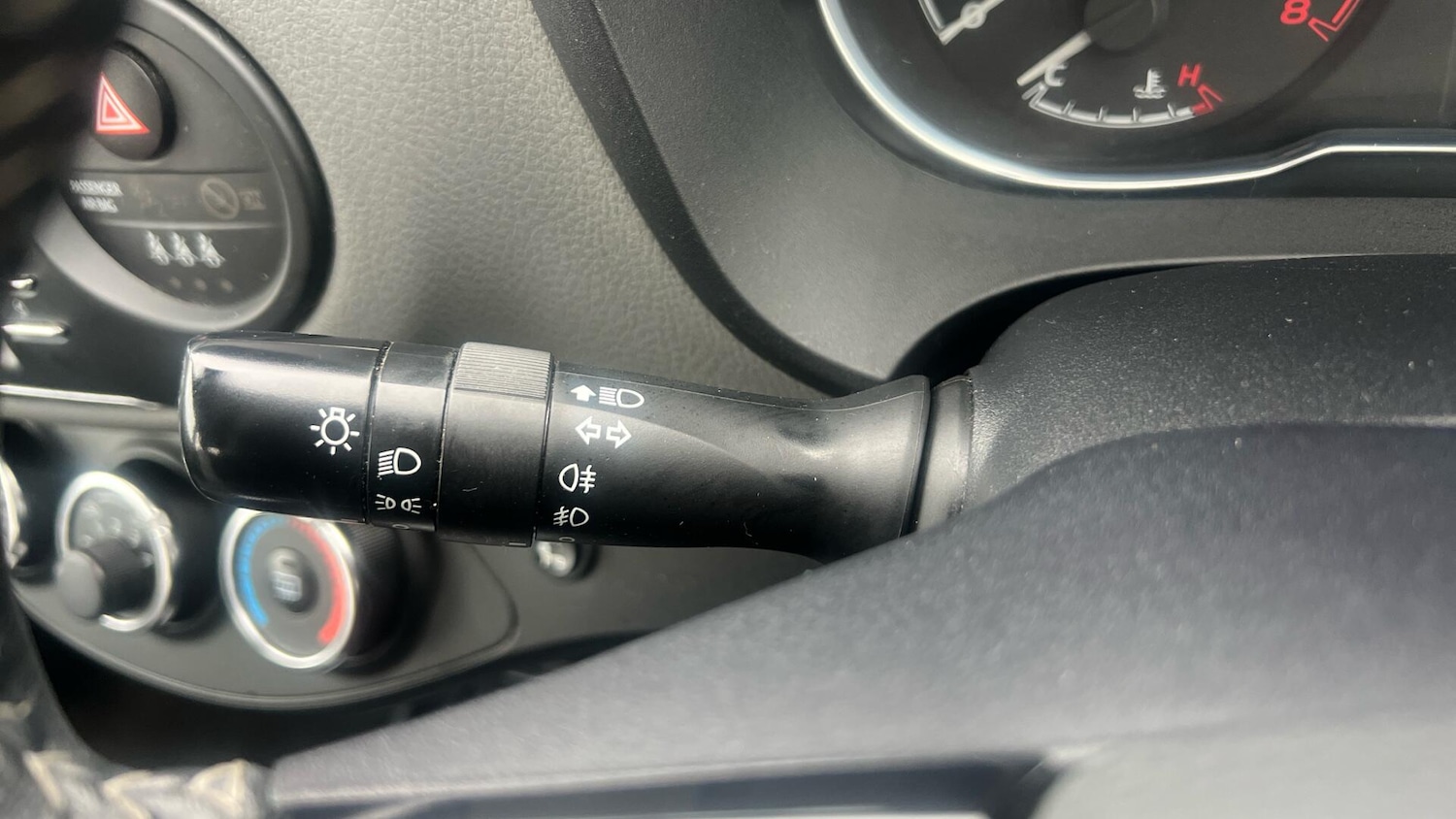 Used Toyota Yaris 2017 for sale - 77794294: Photo 41