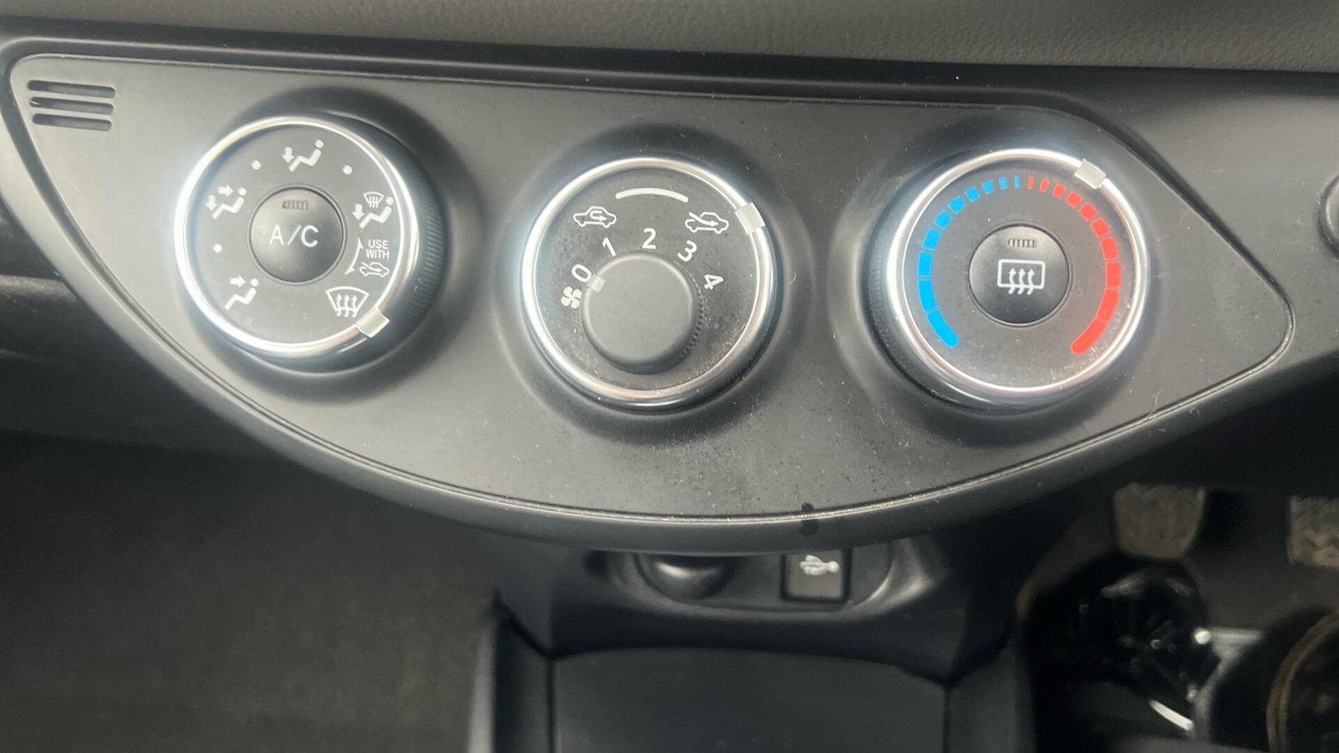 Used Toyota Yaris 2017 for sale - 77794294: Photo 42