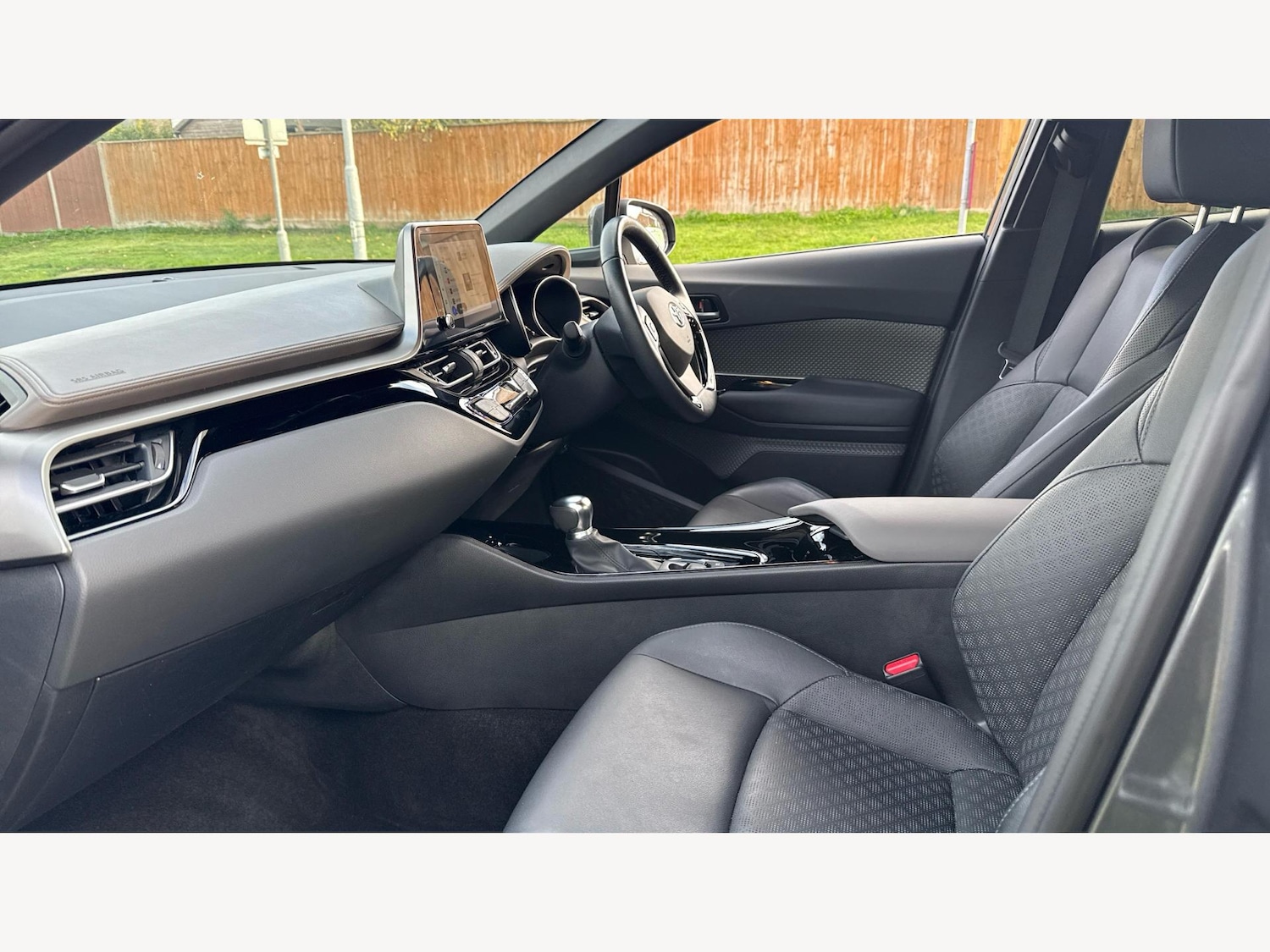 Used Toyota C-HR 2023 for sale - 76349449: Photo 12
