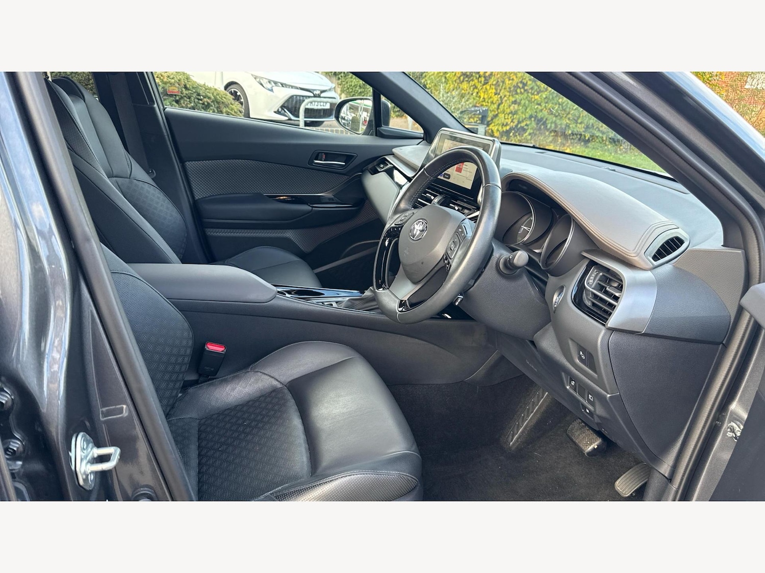 Used Toyota C-HR 2023 for sale - 76349449: Photo 13