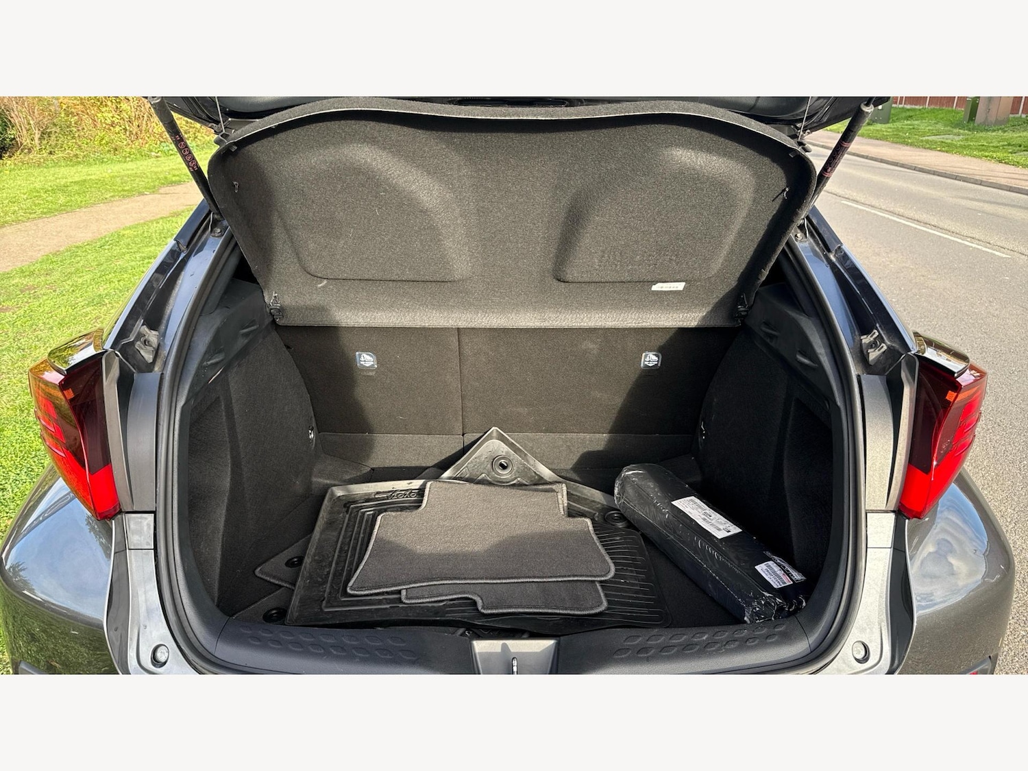 Used Toyota C-HR 2023 for sale - 76349449: Photo 16