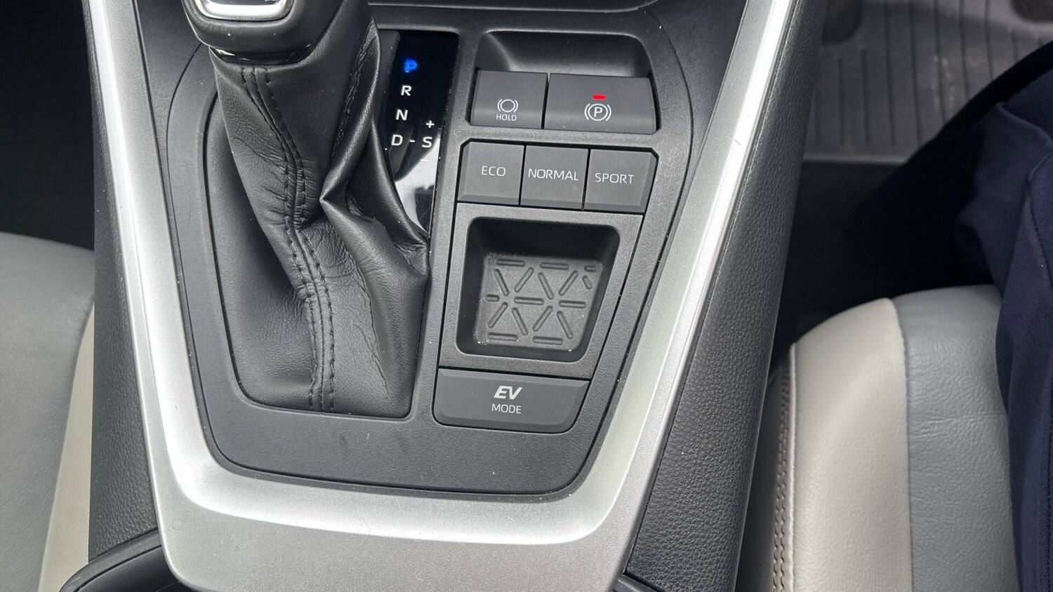 Used Toyota RAV4 2022 for sale - 76247334: Photo 42