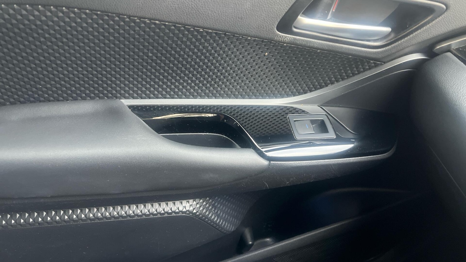 Used Toyota C-HR 2023 for sale - 77320866: Photo 38