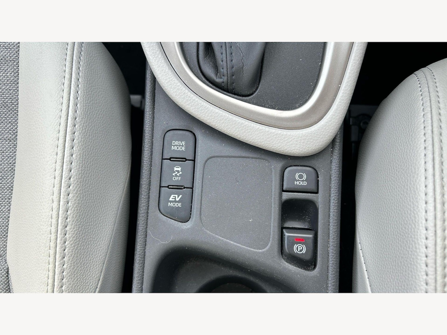 Used Toyota Yaris 2023 for sale - 78100328: Photo 37